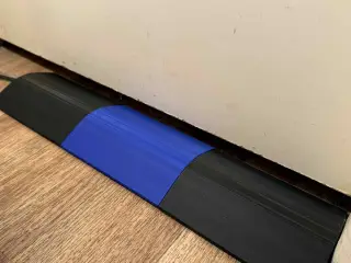 Cable cover threshold sill