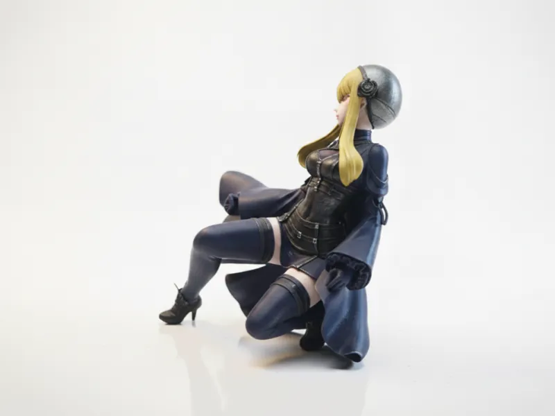 優雅に身をかがめる女性フィギュア 女性アート 3Dプリント可能