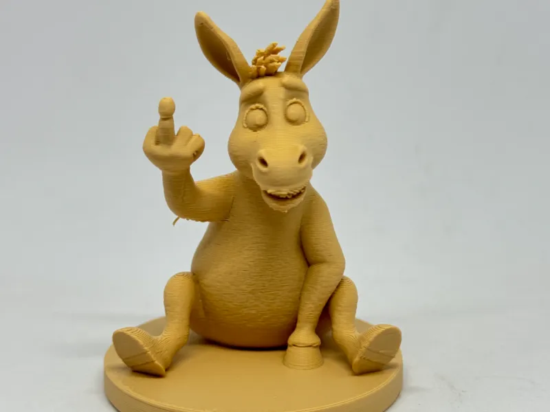 Asino birichino con il dito medio alzato