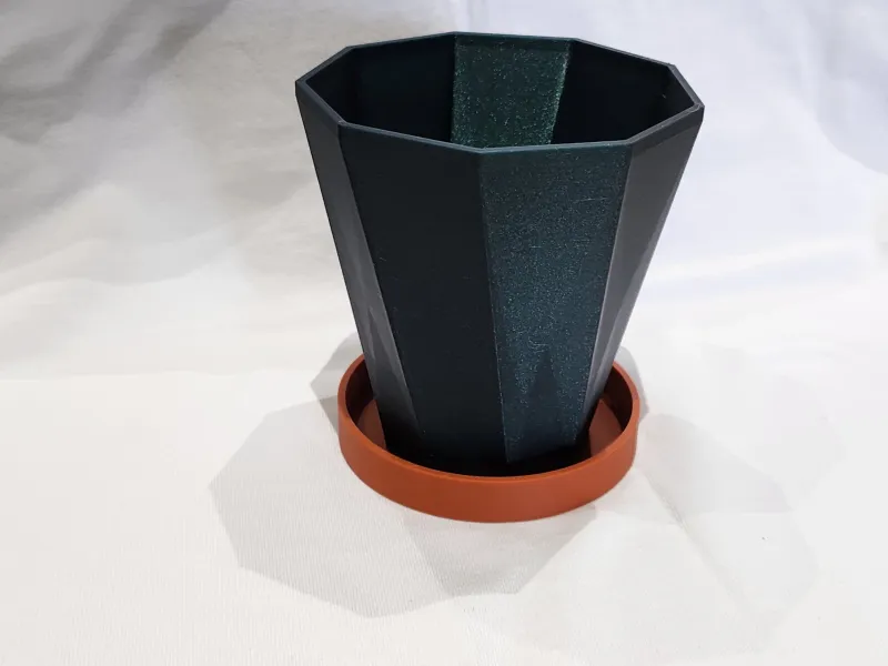 Faceted Cascade Planter — Twisted 9-Facet, No Supports