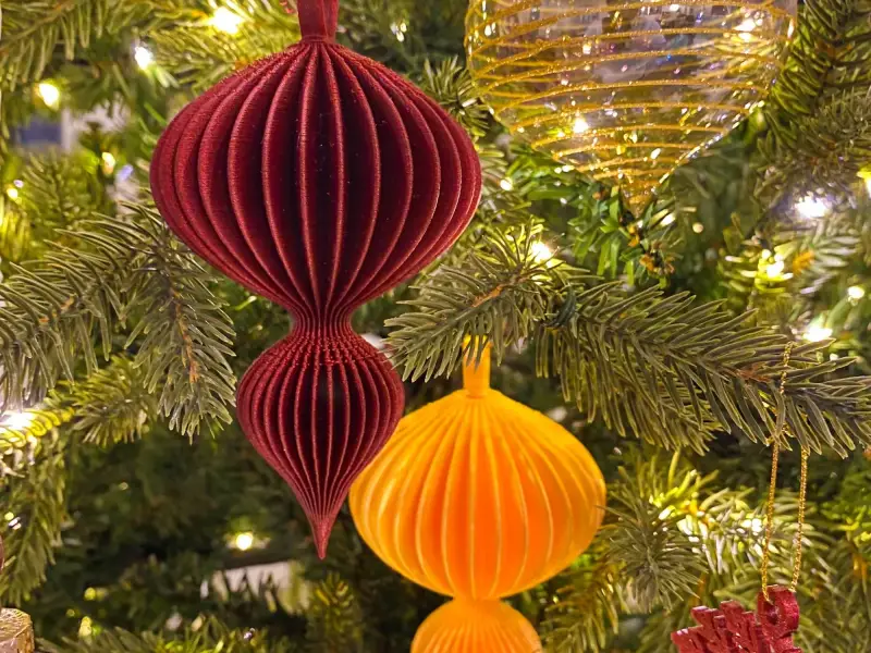 Ribbed Finial Christmas Tree Ornament – Modern Design 1 of 2