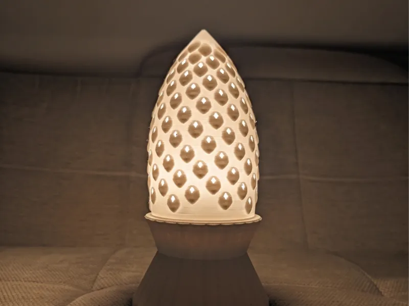 Pinecone Lamp E27 with Light Windows