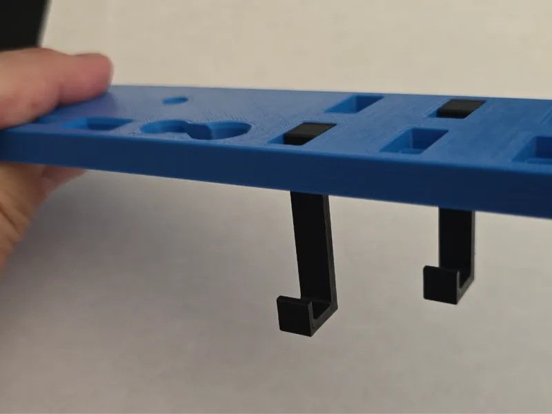 INSERT V3 DIVERS + CROCHET POUR LE CADRE PORTE-OUTIL QUE J'AI MIS EN LIGNE