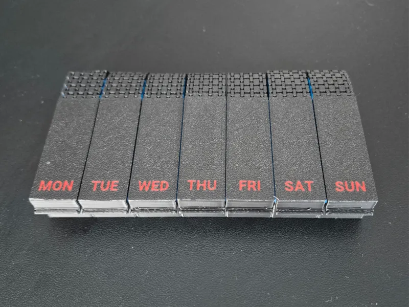 Pillulier.Plain.Chain.Hinges.Weekly.Final.Colored.Days.FR