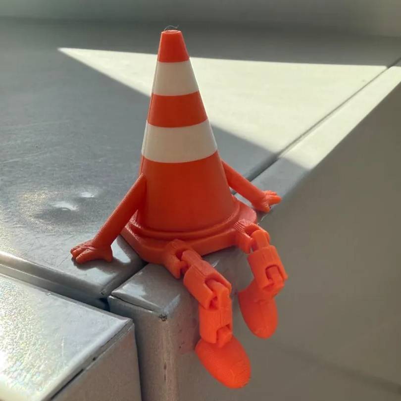 Articulated traffic cone buddy