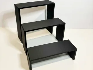 Tier shelves for retail displays