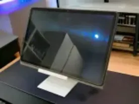 Supporto per monitor e tablet regolabile