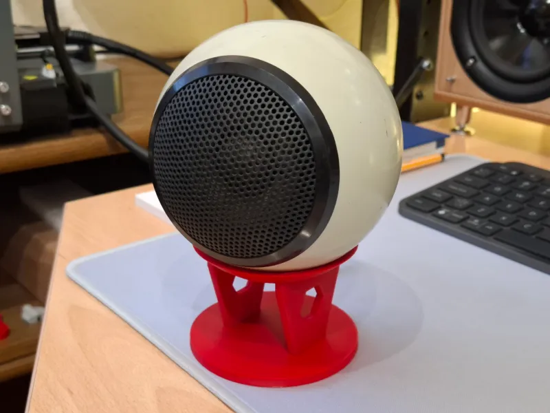 丸型オブジェクト用スタンド（スピーカー、ボール、その他のオブジェクト）