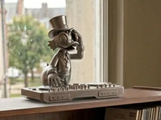 DJ  Picsou statue