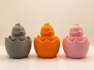 复活节小鸡与蛋壳