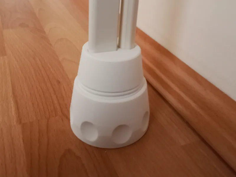 رجل طاولة إيكيا الأوسط