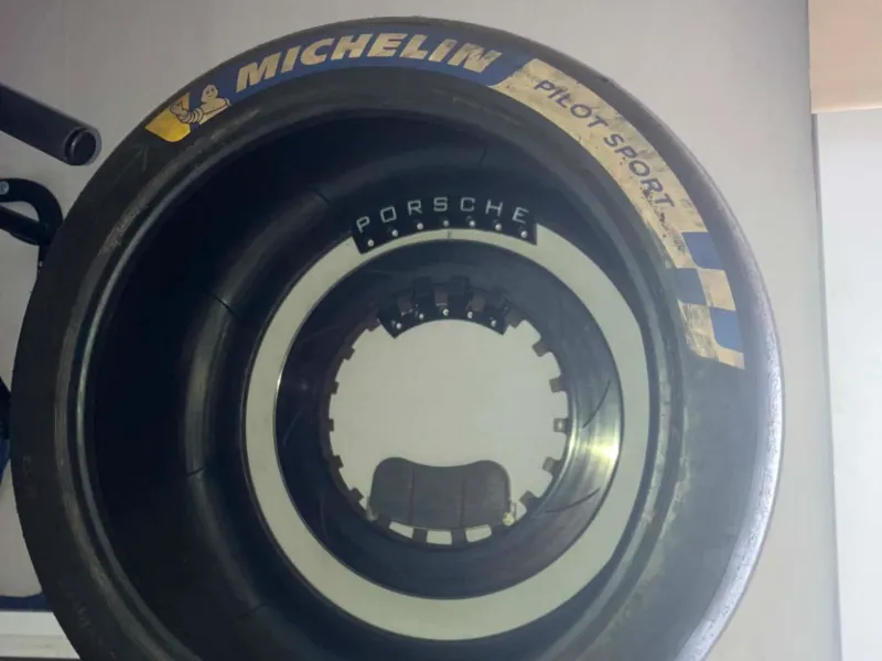 Tire bracket (used for 30/65-18 CUPN3)