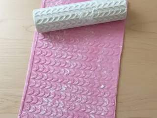 Sweater shape pattern roller