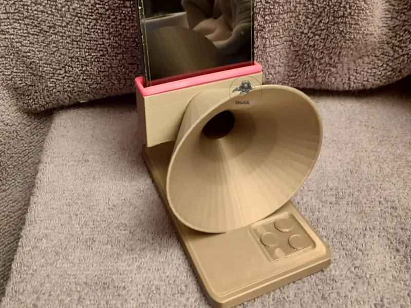 The Acoustic Echo   cellphone sound booster/amplifier