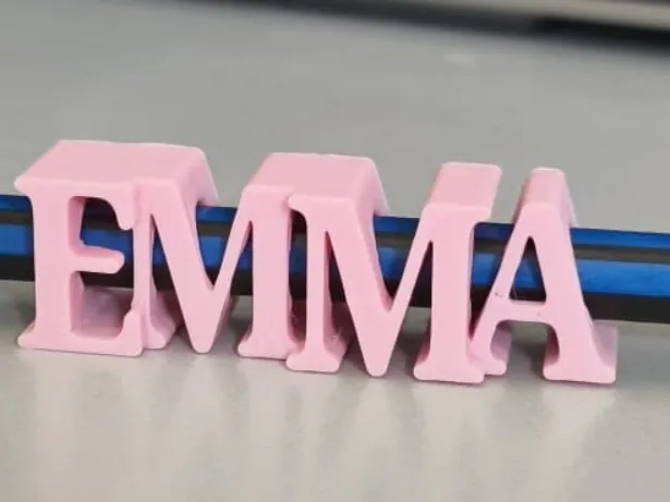 Auftseckbarer Name für Stift