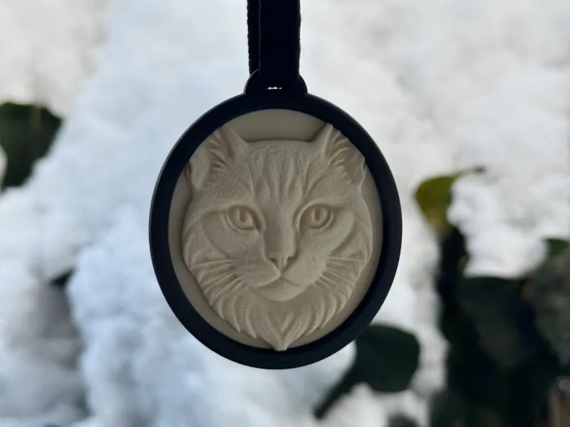 Pingente de Medalhão com Relevo de Gato - Design 1