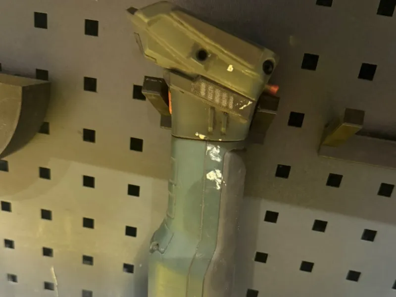 Heavy-Duty_Angle_Grinder_Pegboard_Holder_Hook