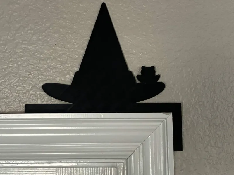 Witch Hat and Frog Halloween Door Topper