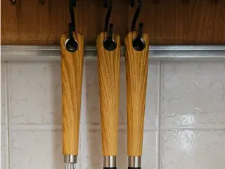 Hold ladles