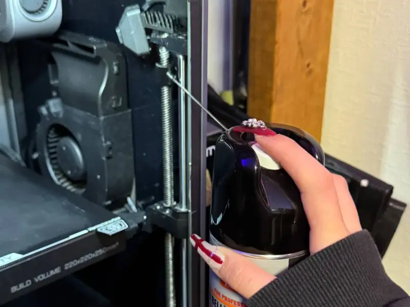 Spray grease nozzle