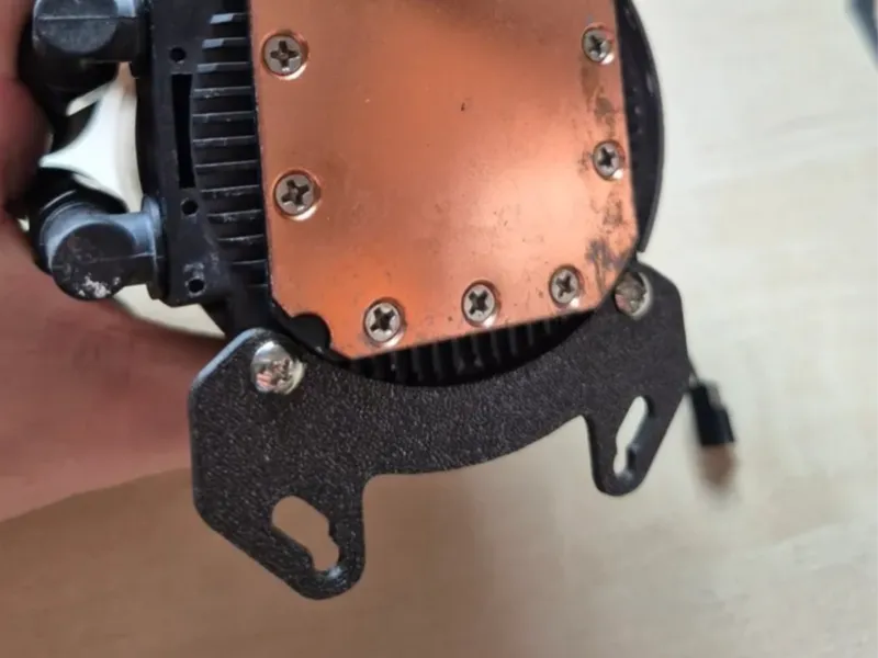 水冷クーラー用ブラケット