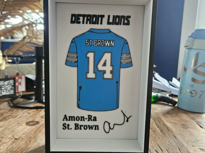 Présentoir pour maillot des Detroit Lions Amon-Ra St. Brown