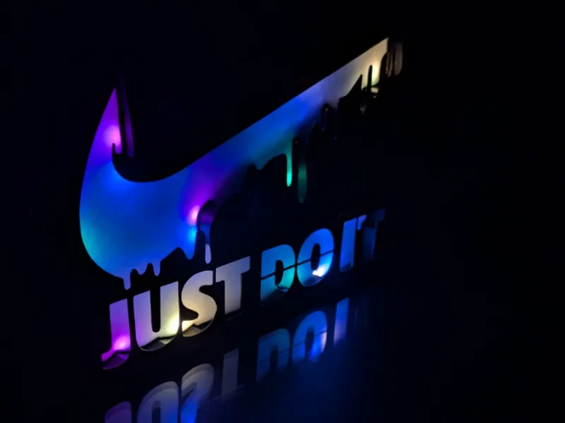 Nike "Just Do It" Tropfenform-Lampe | Sneakerhead Fan-Art