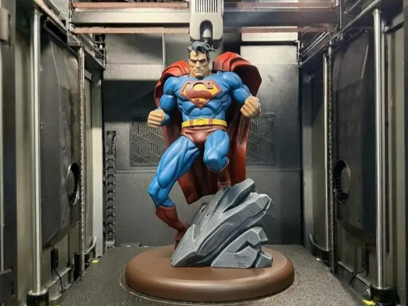 Superman - Dark Noir / Gotische, stilisierte Sammlerfigur -