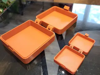 BOX WITH HINGES