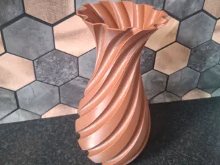 Vase twisted