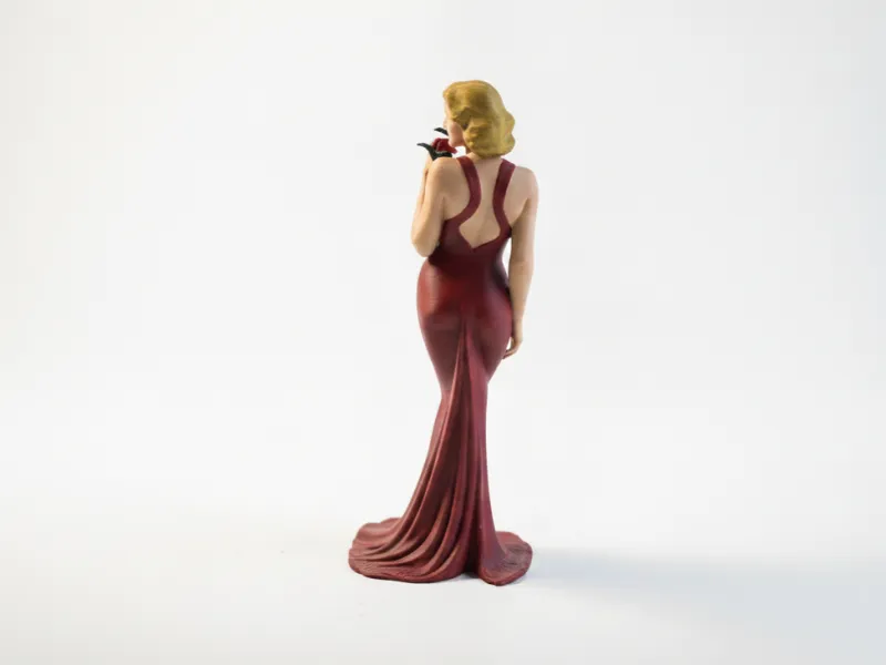 Figurilla de Mujer con Vestido Figura Femenina Imprimible en 3D