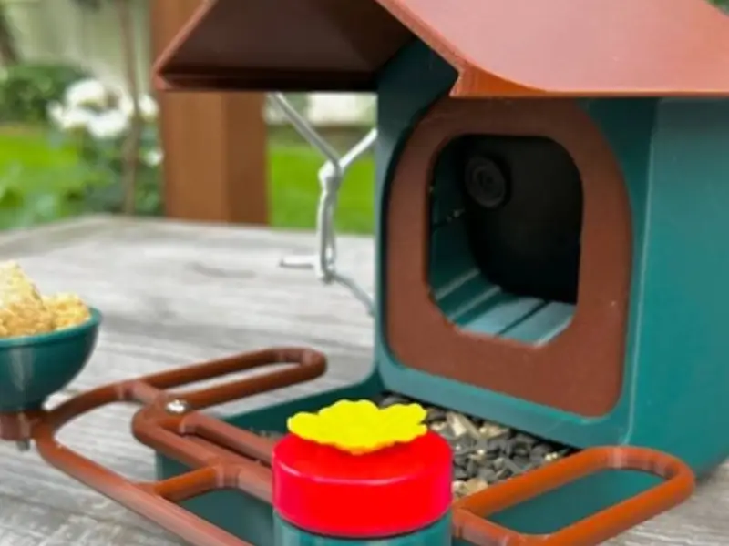 Smarter Vogelfutterspender