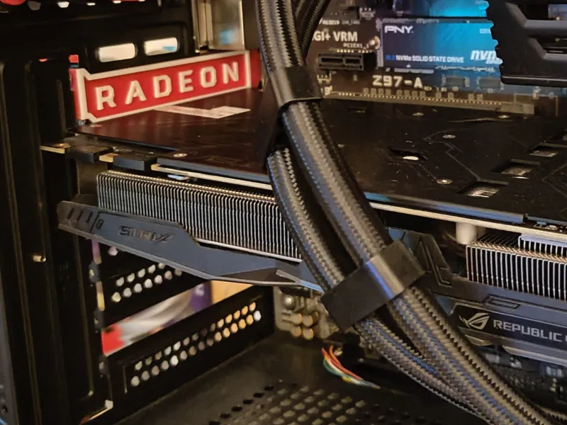 Сменная заглушка слота PCI-E (RADEON) (2 варианта)