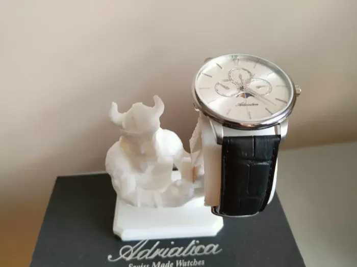 Viking watch stand