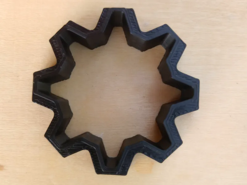 Découpoir en forme d'engrenage pour pâte polymère ou biscuits