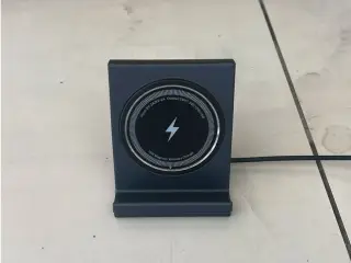 Cell stand with wireless charger