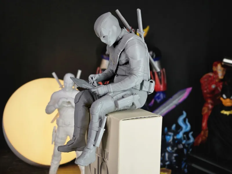Deadpool Sketch Scene: Seduto e Disegna