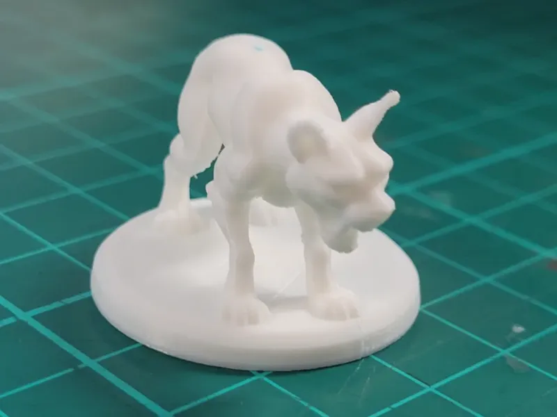 miniatura de bestia felina sobre base de 32 mm