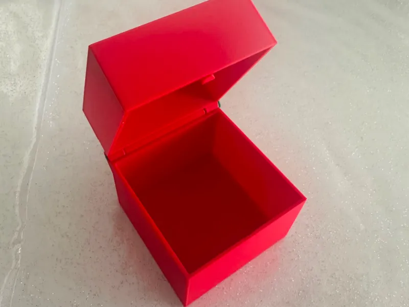 Klick-Verschluss Klappbox | Sicherer Schnappdeckel | Einfache Stiftmontage