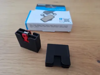 MTB disc brake pad holder