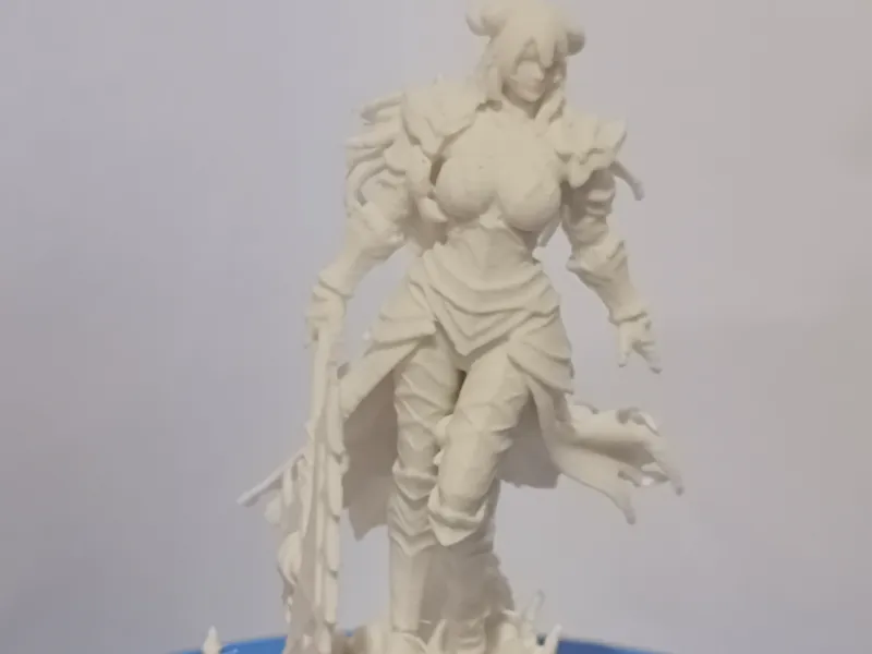 Albedo con armadura de guerrera