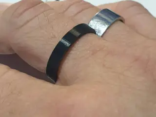 Anillo más que sencillo, fácil de imprimir.