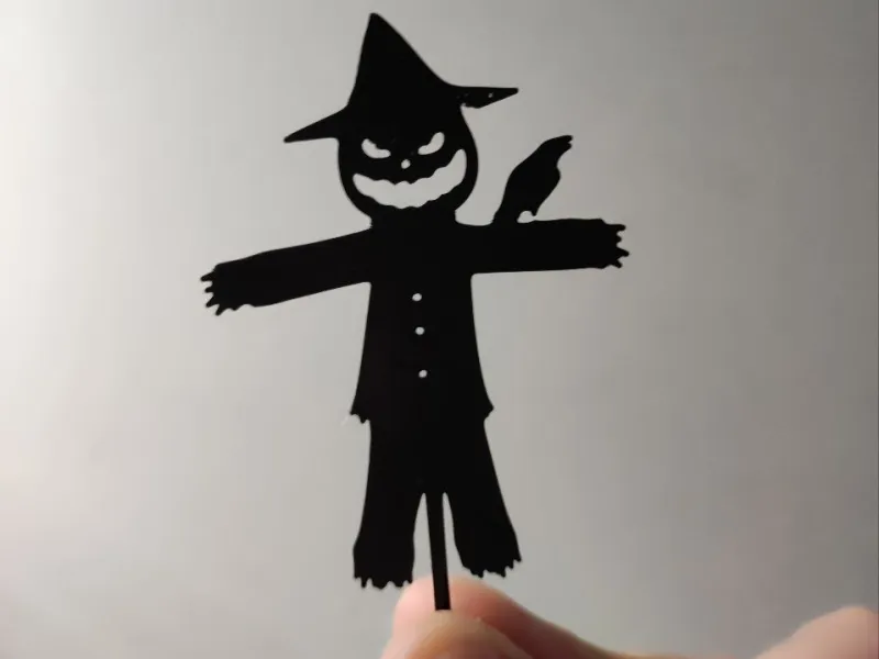 silhouette épouvantail corbeau