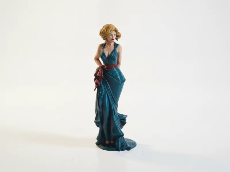 Elegante Dama en Vestido Figurilla Femenina Imprimible en 3D