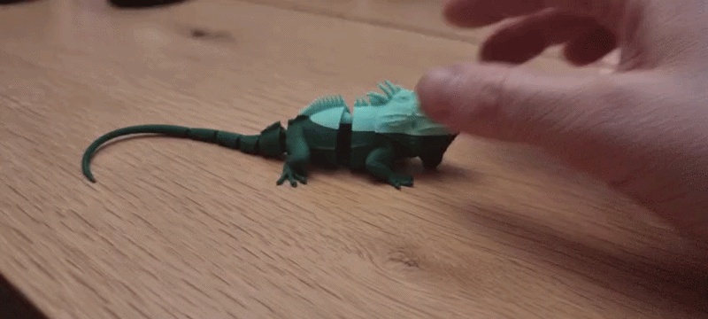 Iguana articulada impresa in situ fidget flexi