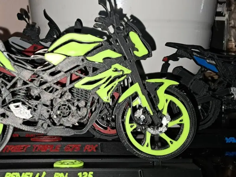 Moto Stilizzata Benelli BN 125