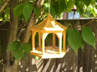 Functional & Stylish Bird Feeder
