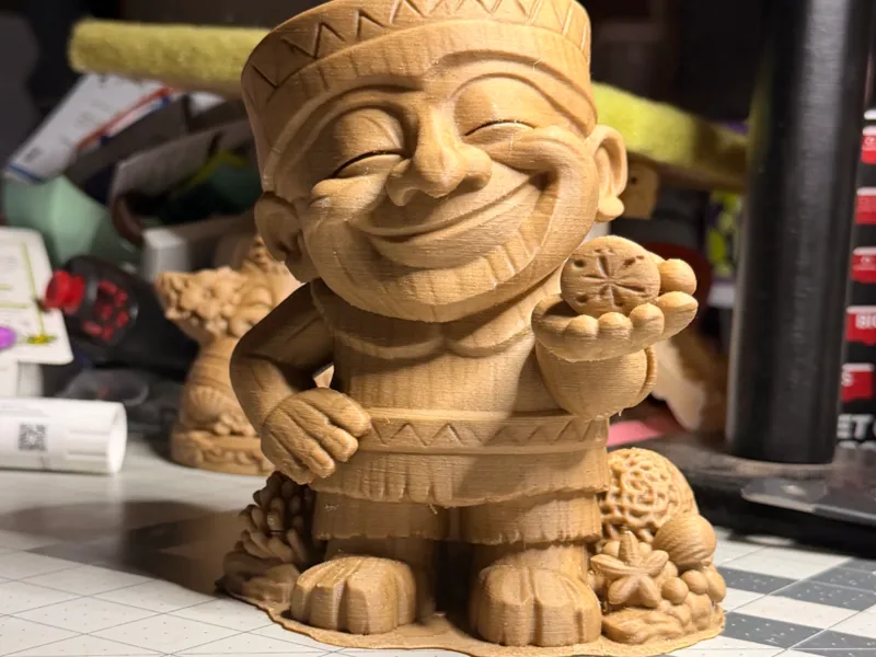 Tiki Oferecendo Alimentos