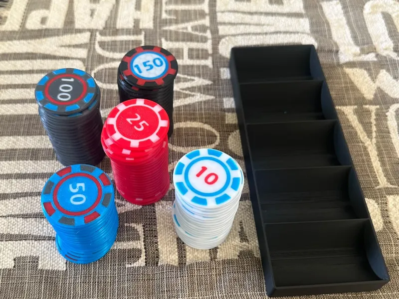 Set of 100 Poker Chips with holder