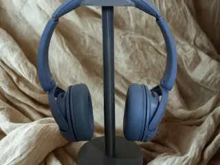 Headphone stand - Elegant and functional